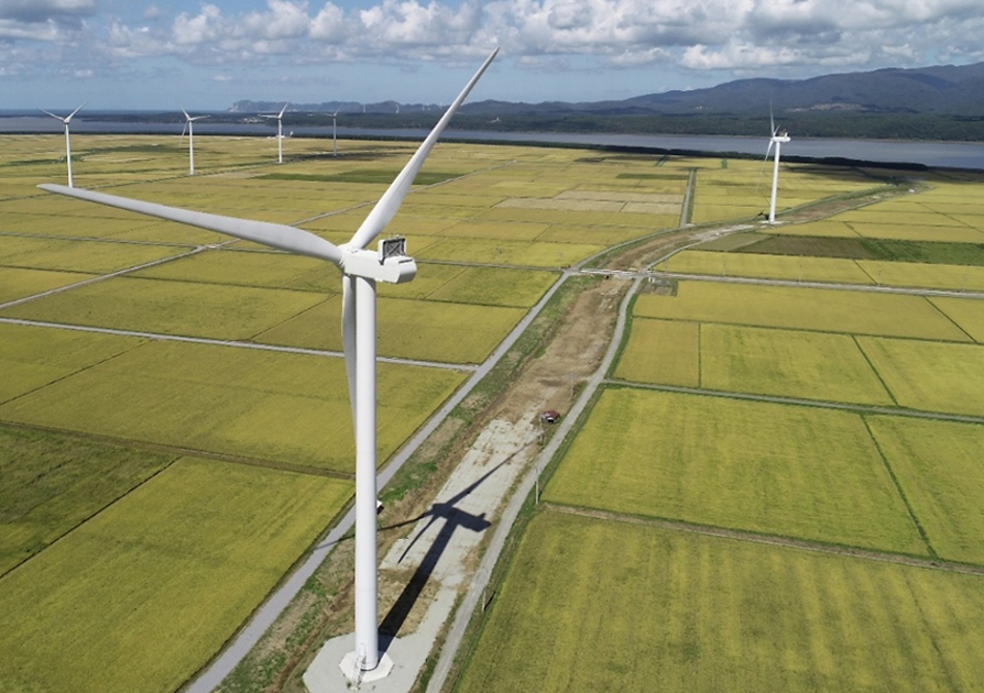 MWP青森中泊発電所(手前2基)
